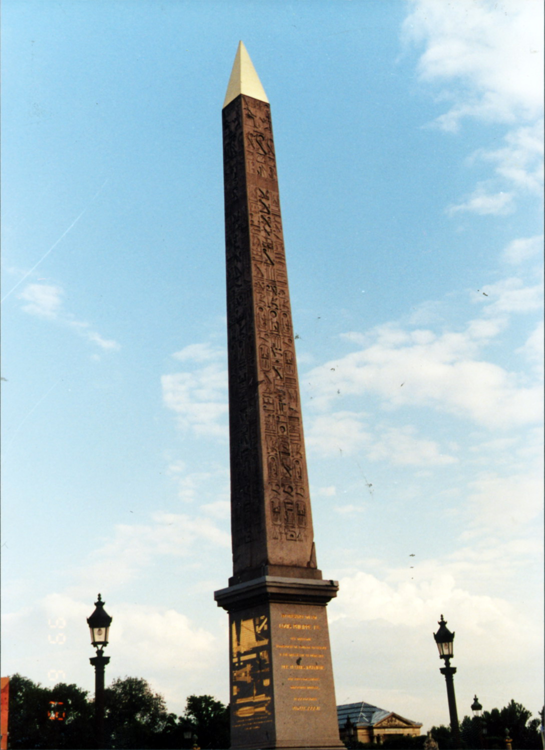 <strong>法国巴黎协和广场上的方尖碑</strong><br><br>点击可以在右侧看到大照片
